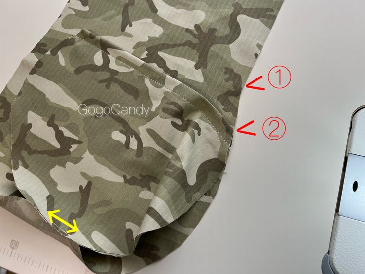 ポケットの底の部分を縫い合わせてから②番目の合印に合わせて縫い合わせる外ポケット